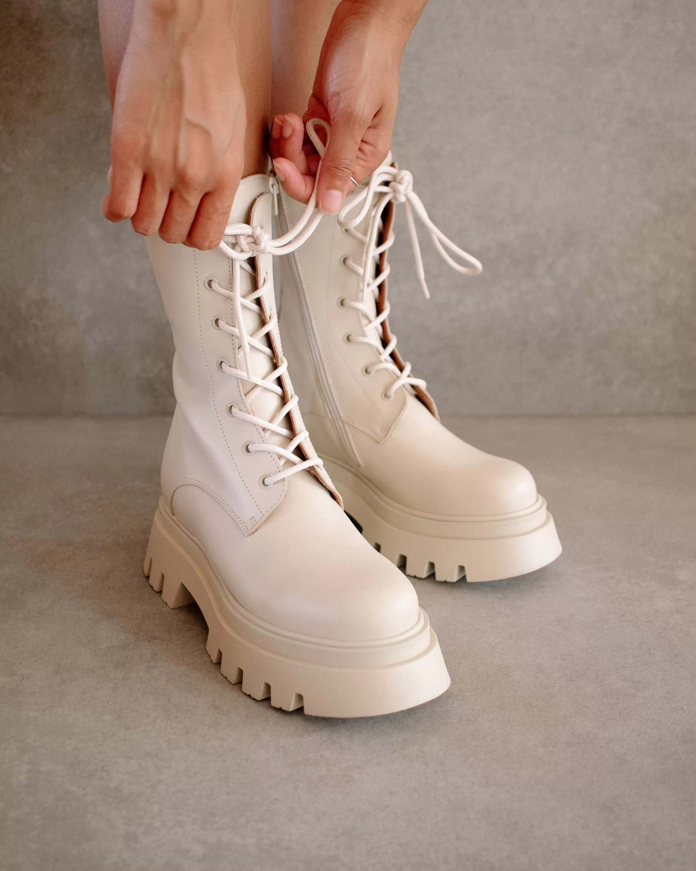 Globetrotter Cream Leather Boots