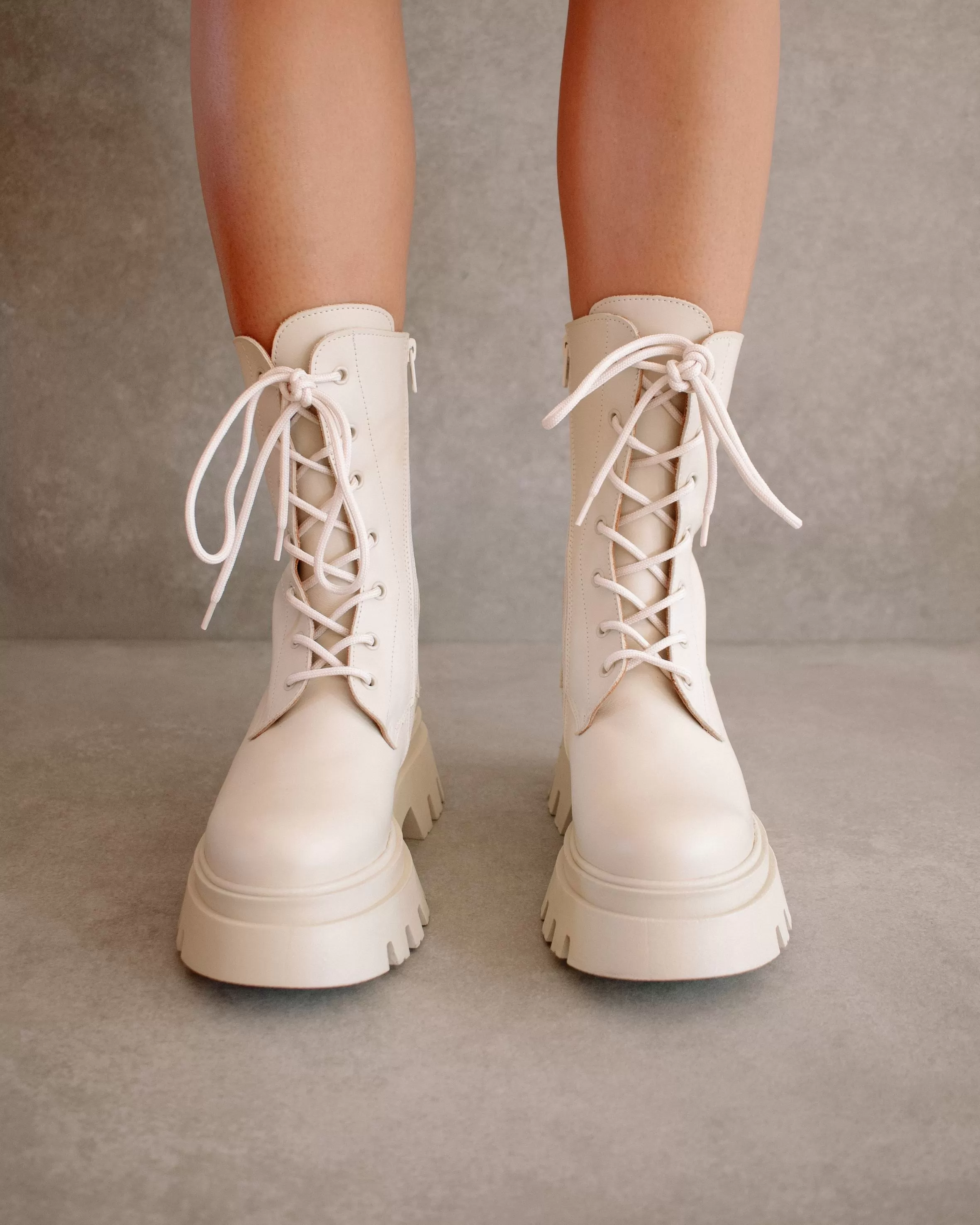 Globetrotter Cream Leather Boots