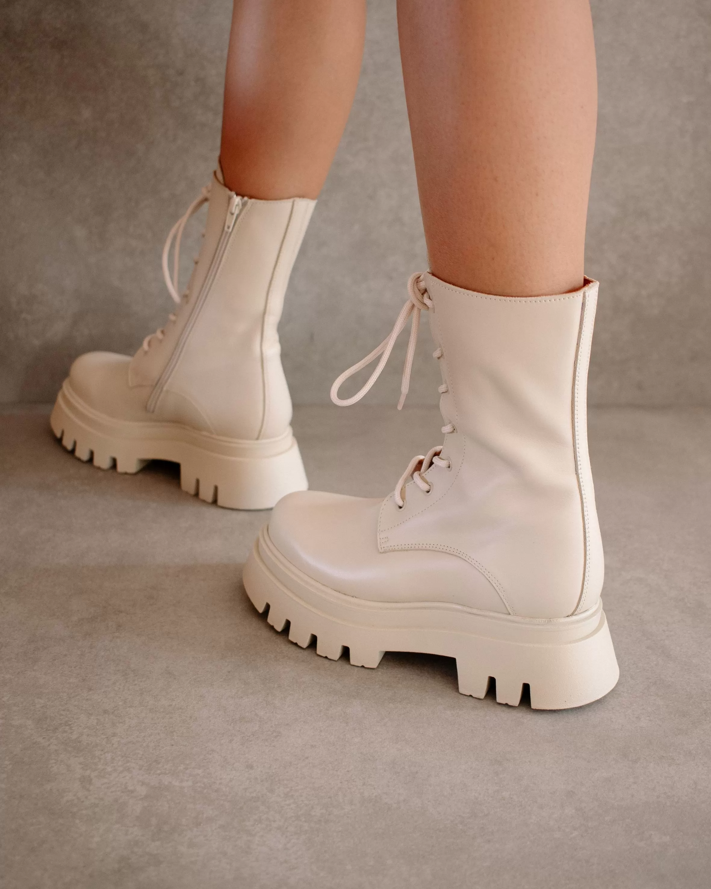 Globetrotter Cream Leather Boots