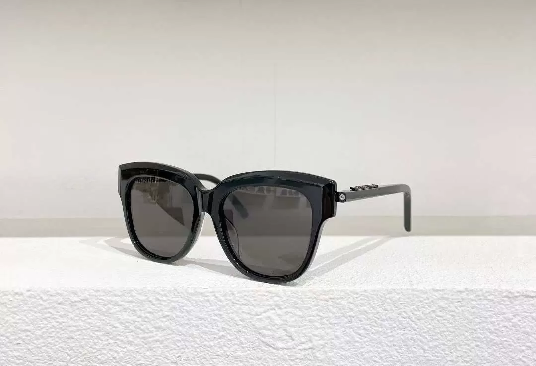 RIM SQUARE SUNGLASSES